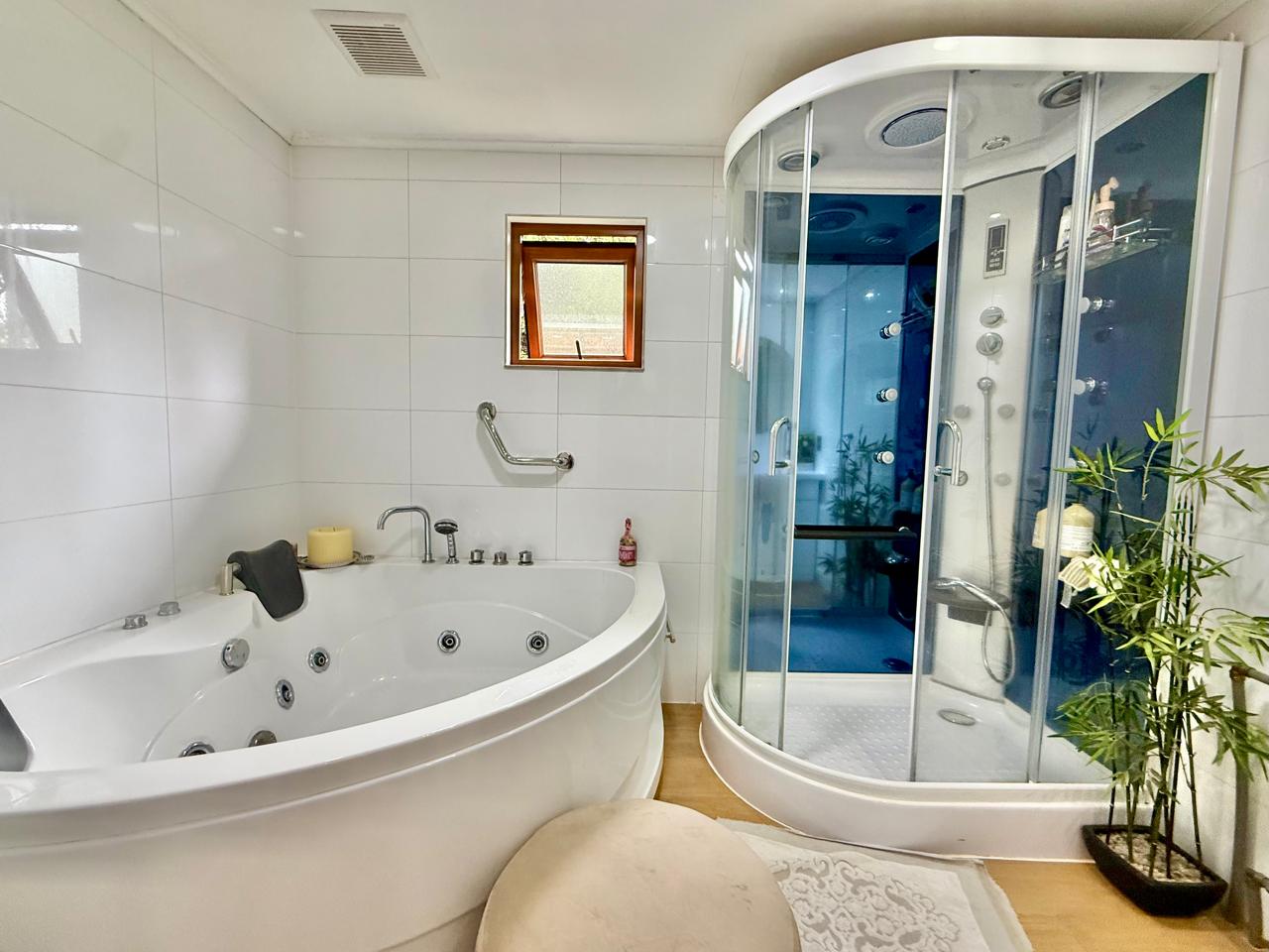 2b52cf0a-1930-4858-8427-56b797ba6dd4