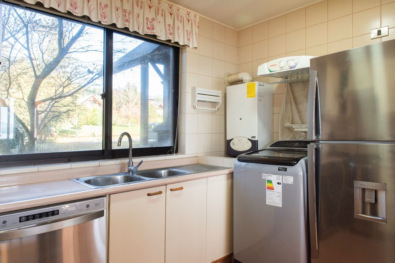 40ea8b63-c15d-4c36-a500-2111005abbce