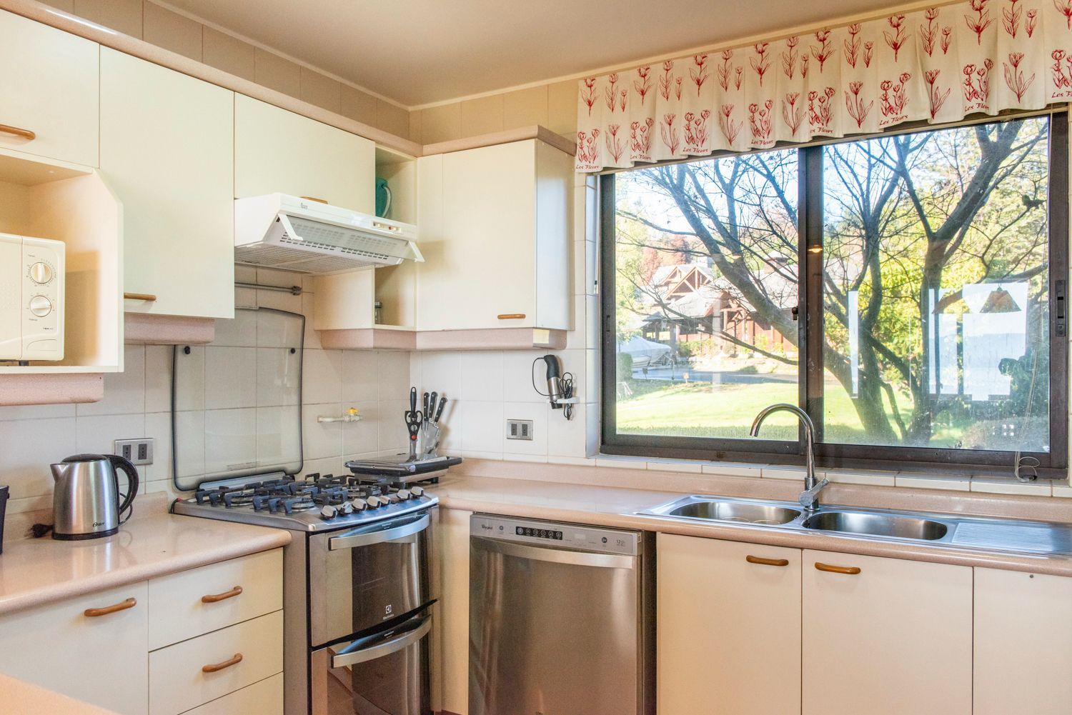 6debd3a9-6ce0-456e-9082-bab078d7a499